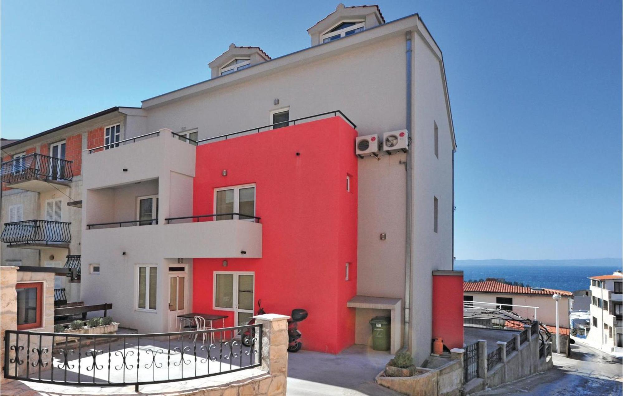Lovely Apartment In Makarska With Kitchenette מראה חיצוני תמונה