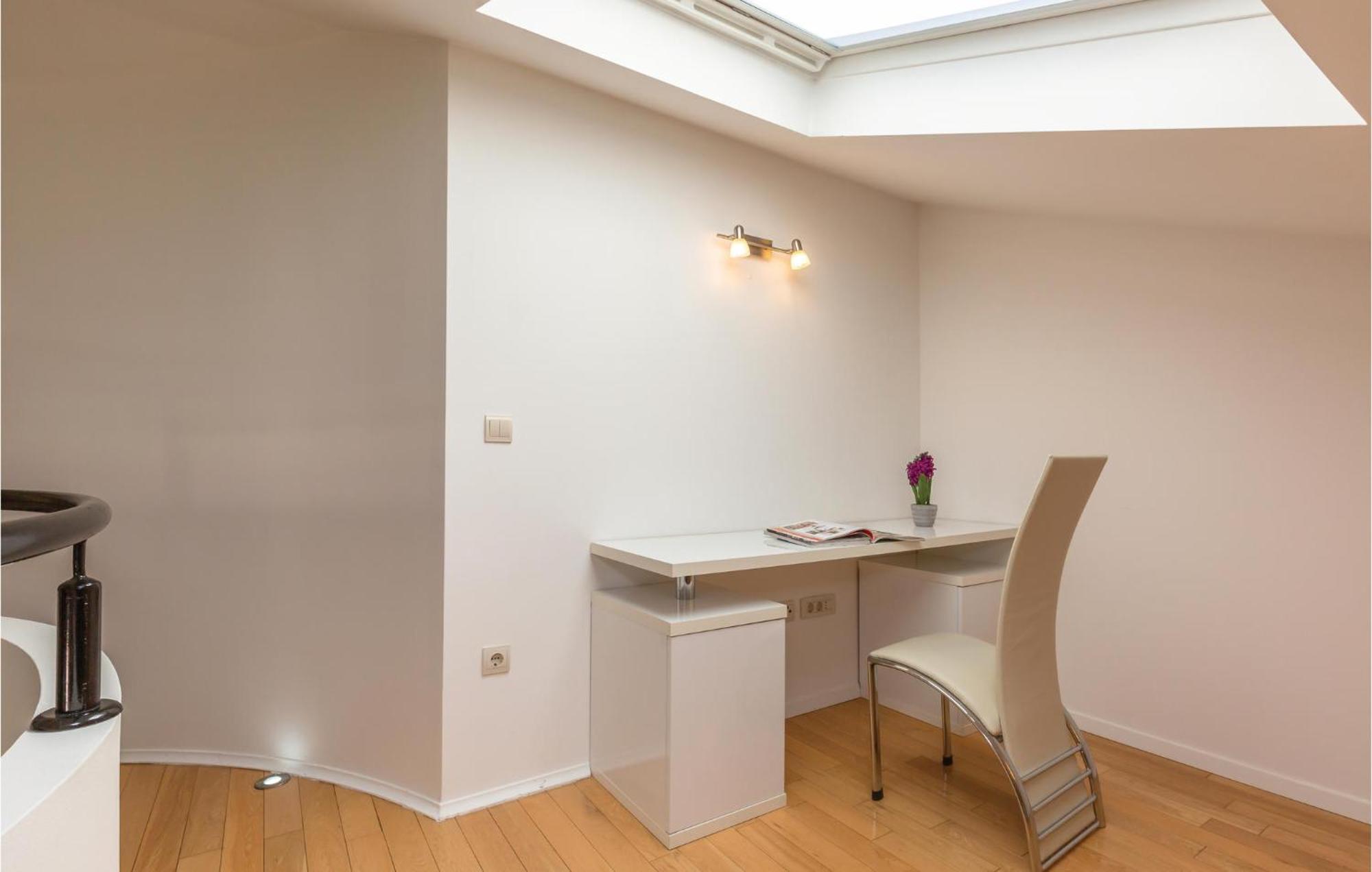 Lovely Apartment In Makarska With Kitchenette מראה חיצוני תמונה