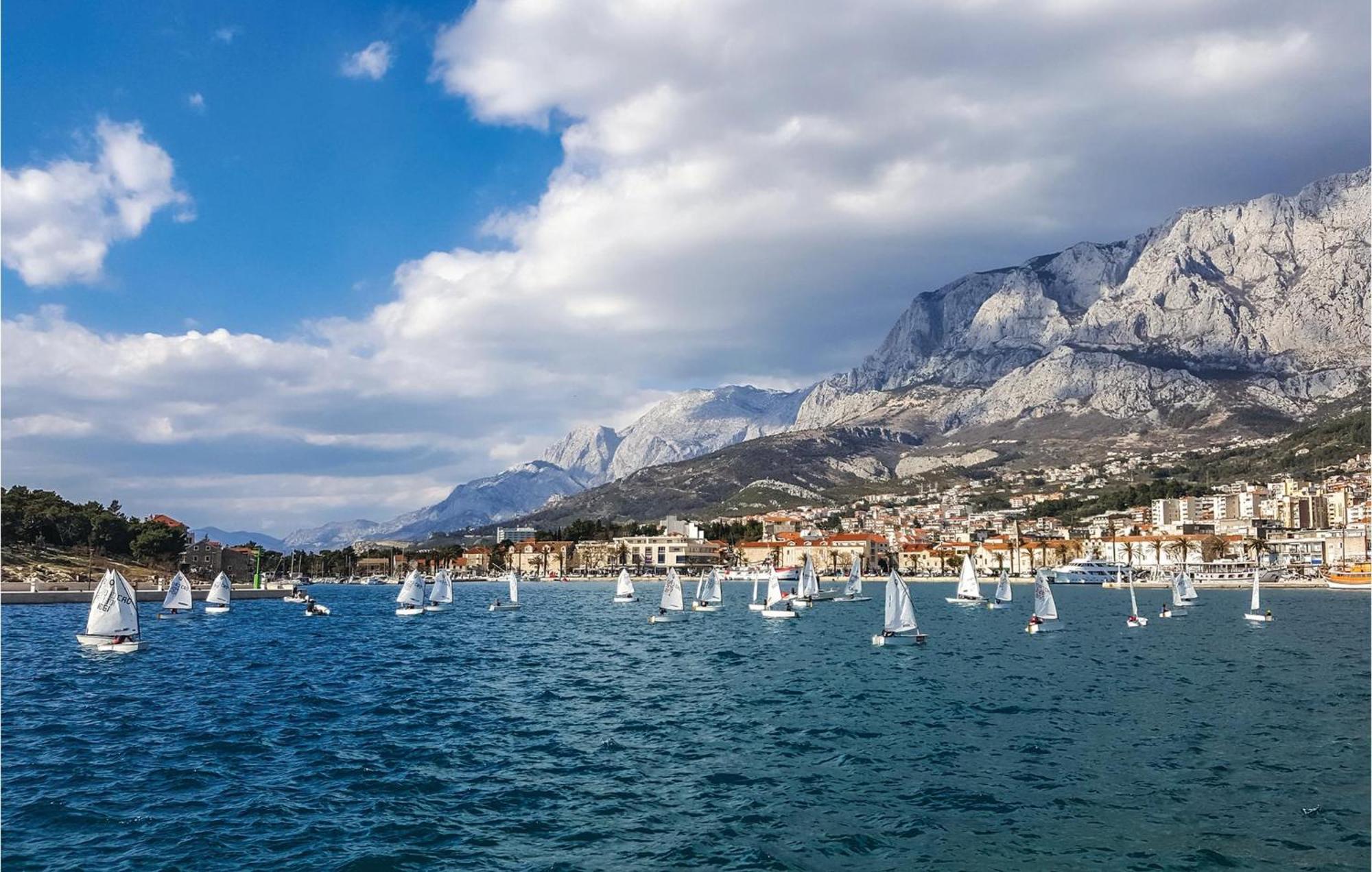 Lovely Apartment In Makarska With Kitchenette מראה חיצוני תמונה