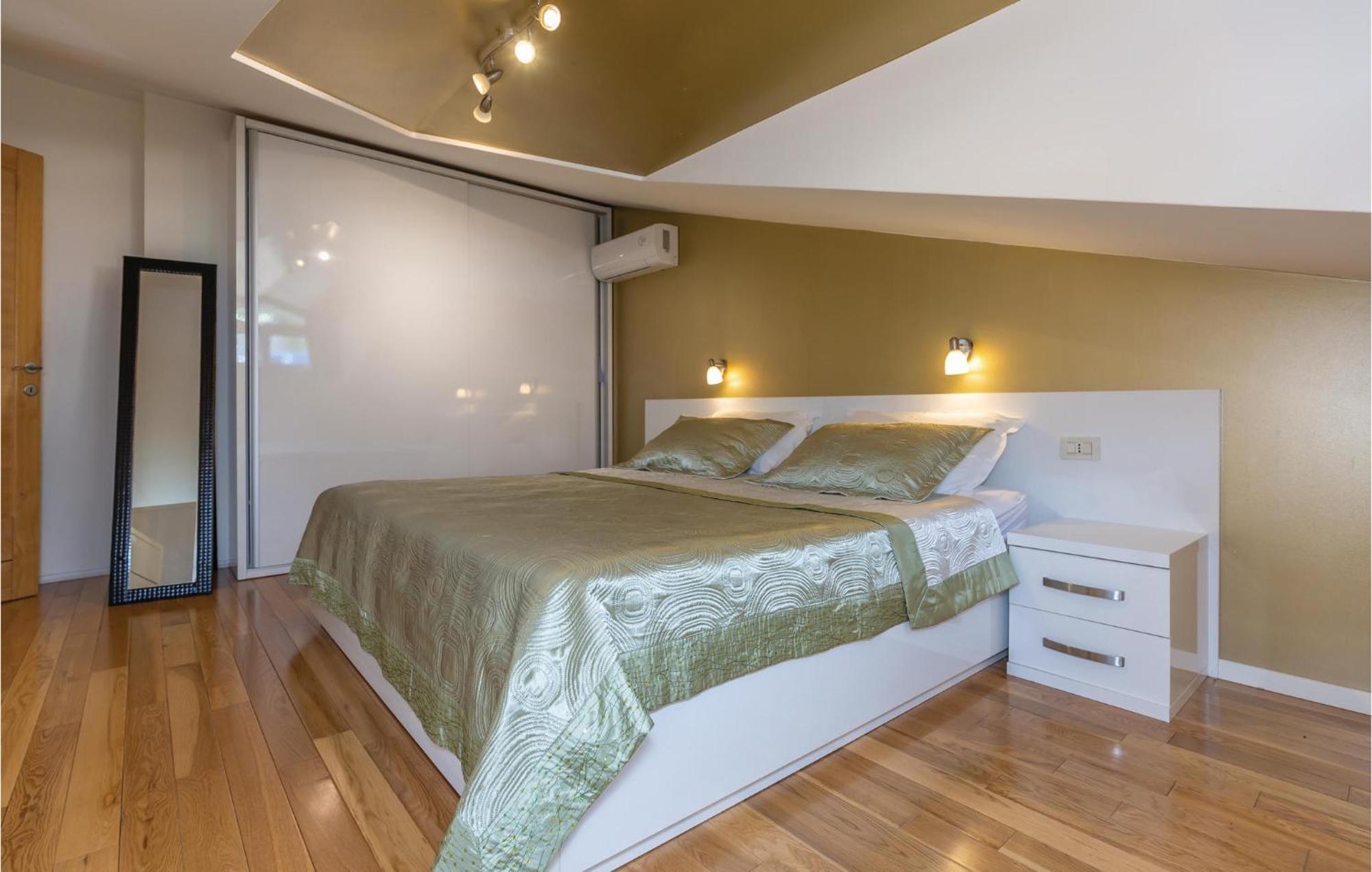 Lovely Apartment In Makarska With Kitchenette מראה חיצוני תמונה